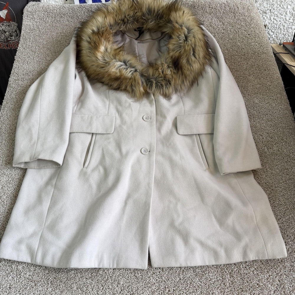 Ashley Stewart Coat Womens 22/24 White Faux Fur Collar 3/4 Sleeve Button Front